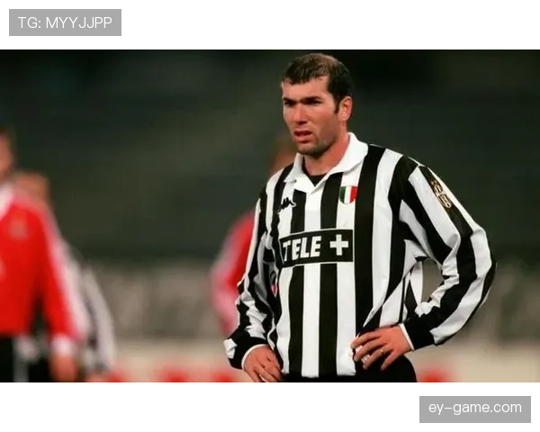 齐达内盘带技巧大揭秘：优雅穿梭对手防线，展现大师级控球魅力