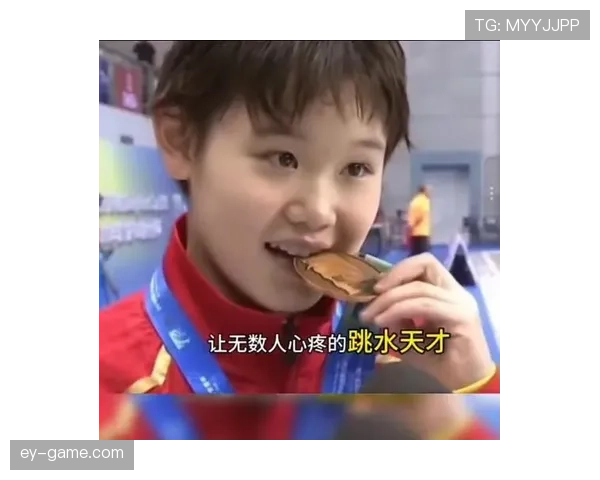 张家齐训练完随手啃鸡腿的样子，真不像拿过奥运金牌的人